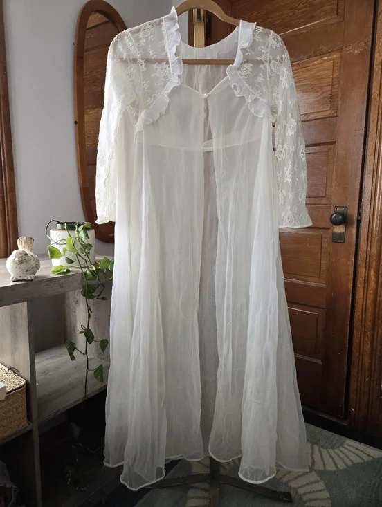 Vintage 60's Radcliffe Romantic Ivory Beaded Lace-Sleeve Peignoir Robe Small - Picture 2 of 12